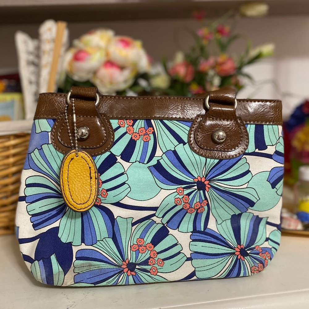 Jaclyn Smith Flower Handbag